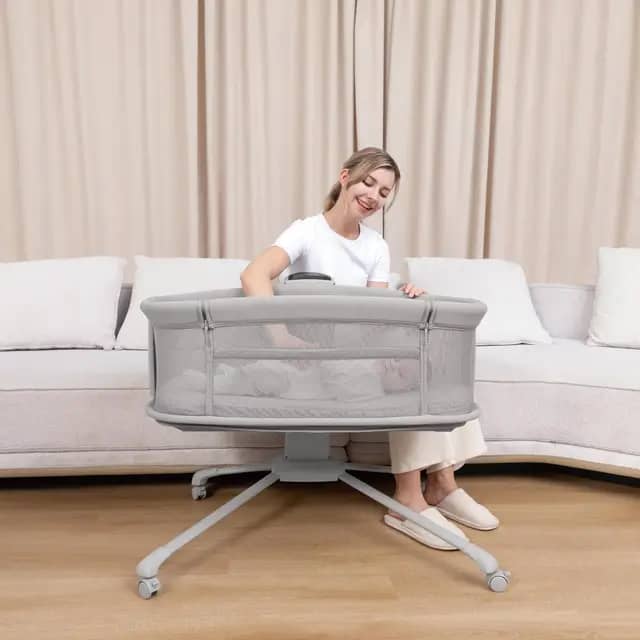 Mastela lẹgbẹẹ iya bassinet