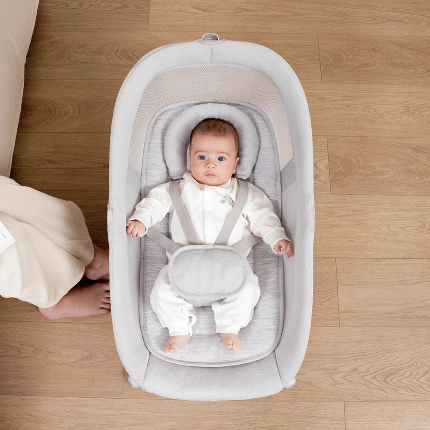 Mastela 6-in-1 Adjustable Electric bassinet