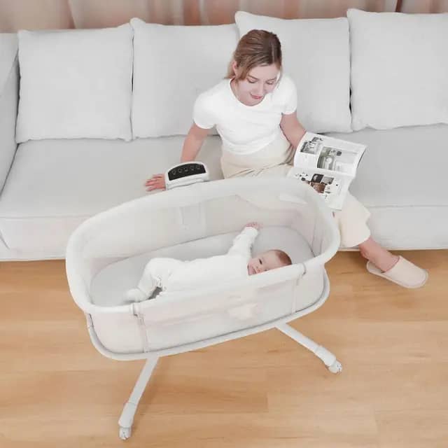 Mastela lẹgbẹẹ iya bassinet