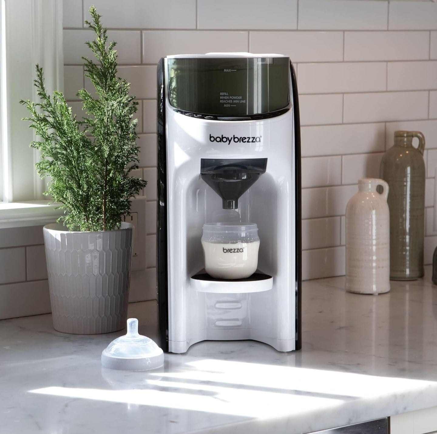 Baby Brezza New and Improved Formula Pro Advanced Formula formula Machine