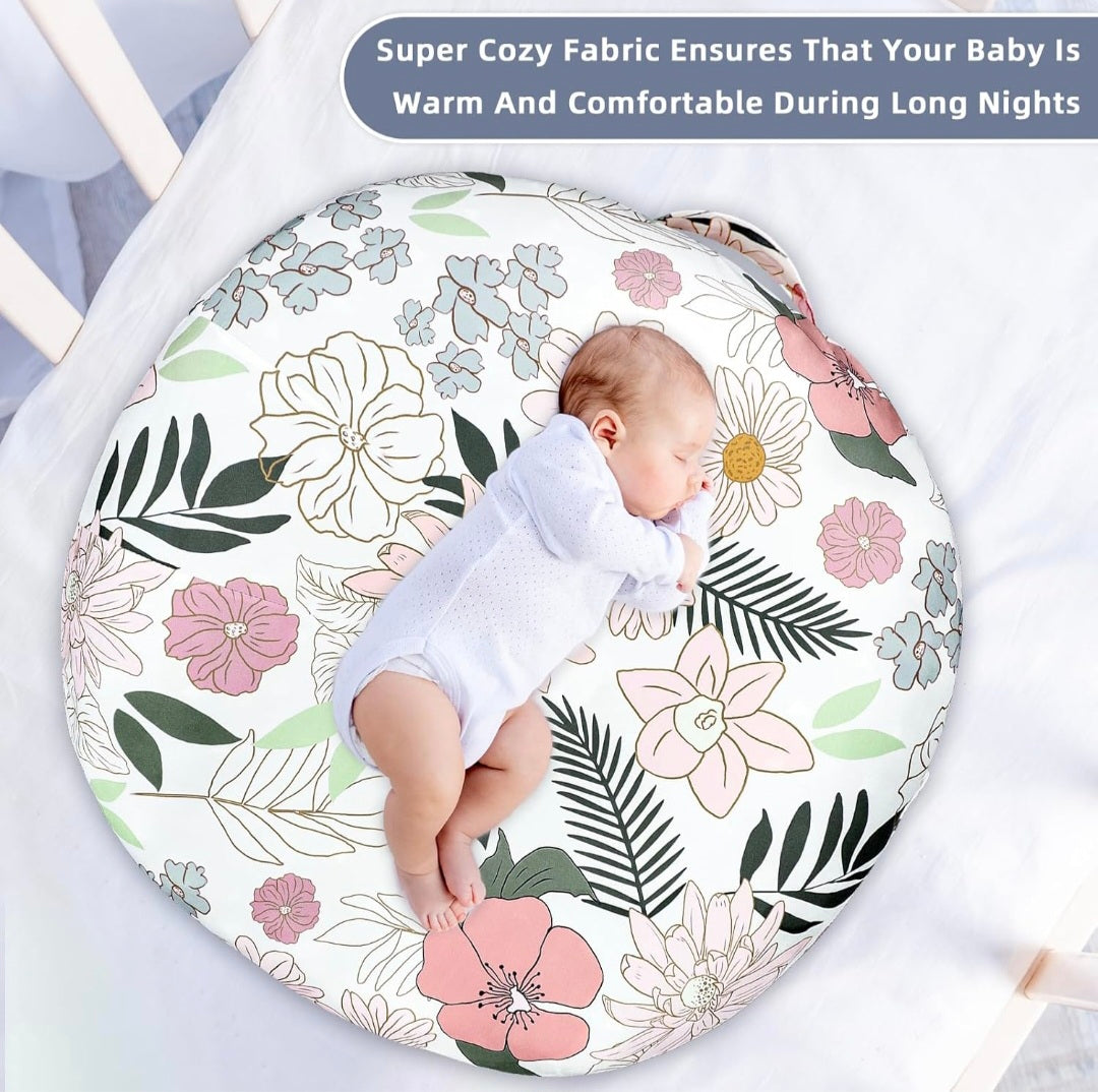 Baby lounging itẹ-ẹiyẹ